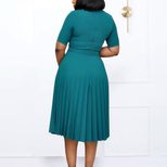 Pleated Midi Dress Round Neck Plus Size Elegant Design Suitable for Casual and Formal Occasions