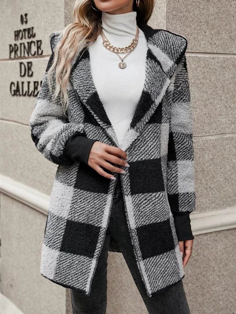 Loose Fit Plaid Cardigan Cozy Knit Fashionable Design Perfect for Fall Wholesale Available fast
