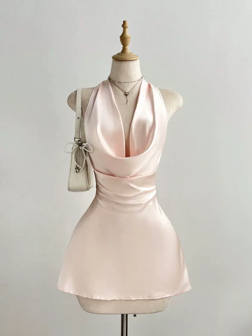 Backless Halter Dress Low Cut Fitted Waist Elegant Design Perfect for Parties and Events Ready t